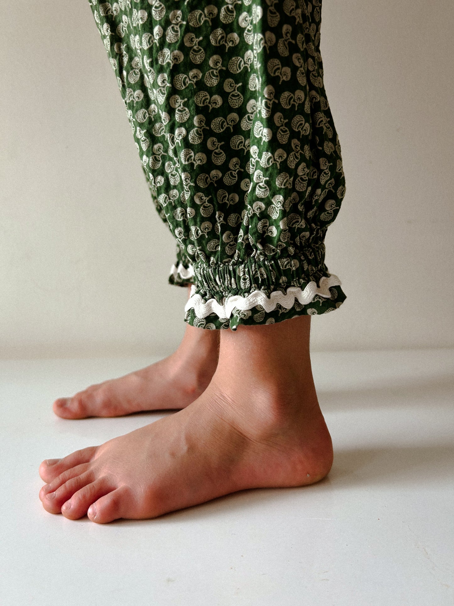 Ballet Pant in Vert Acorn