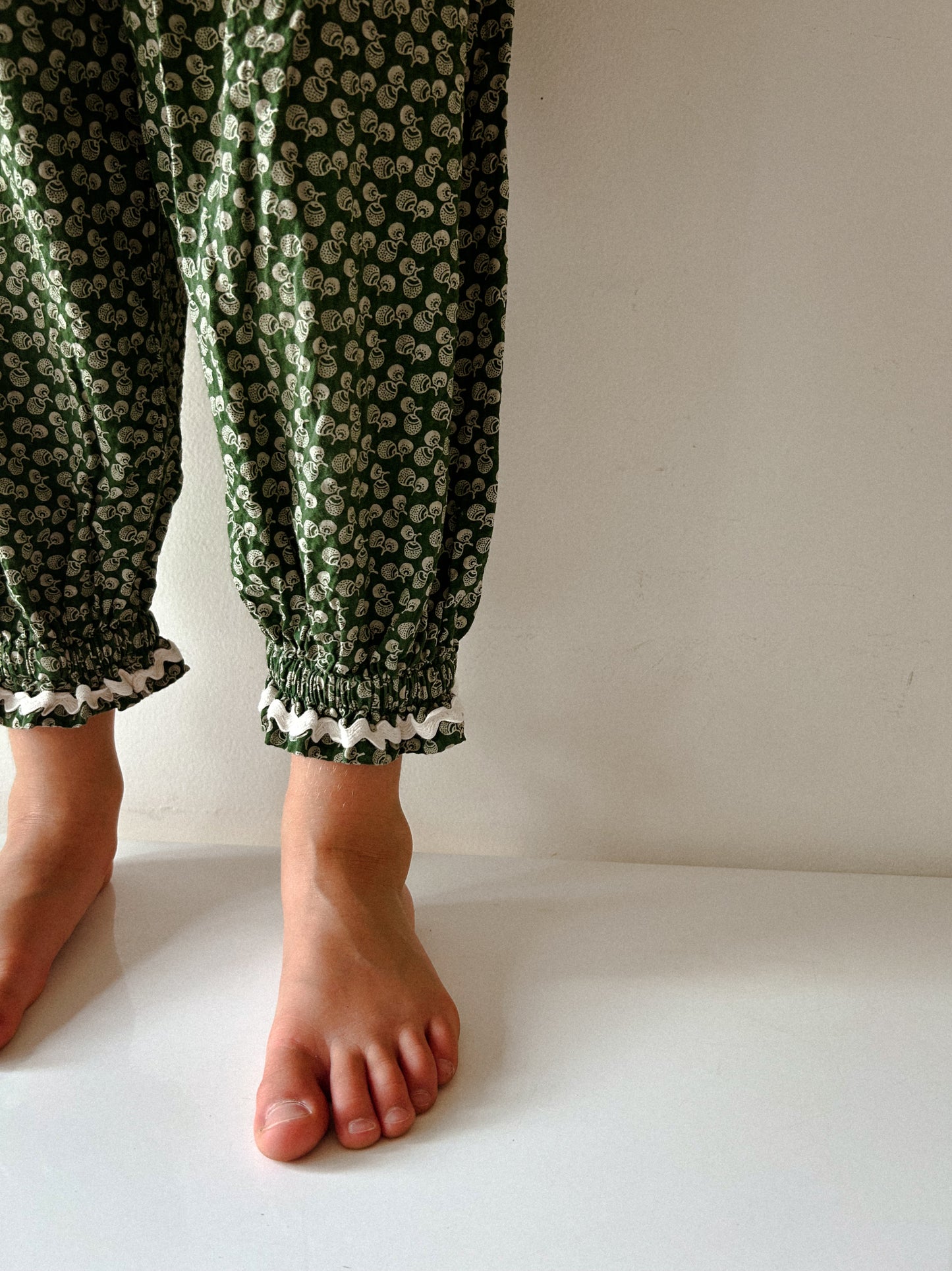 Ballet Pant in Vert Acorn